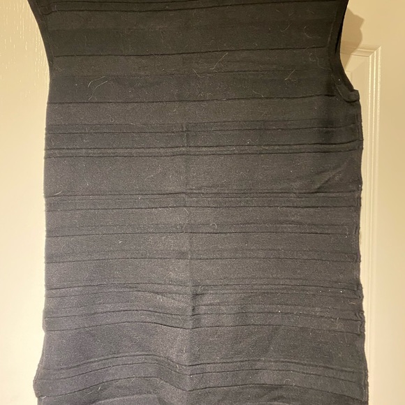 ✨NWT✨ Le Chateau - Sleeveless Ribbed Pattern Top - Picture 4 of 8